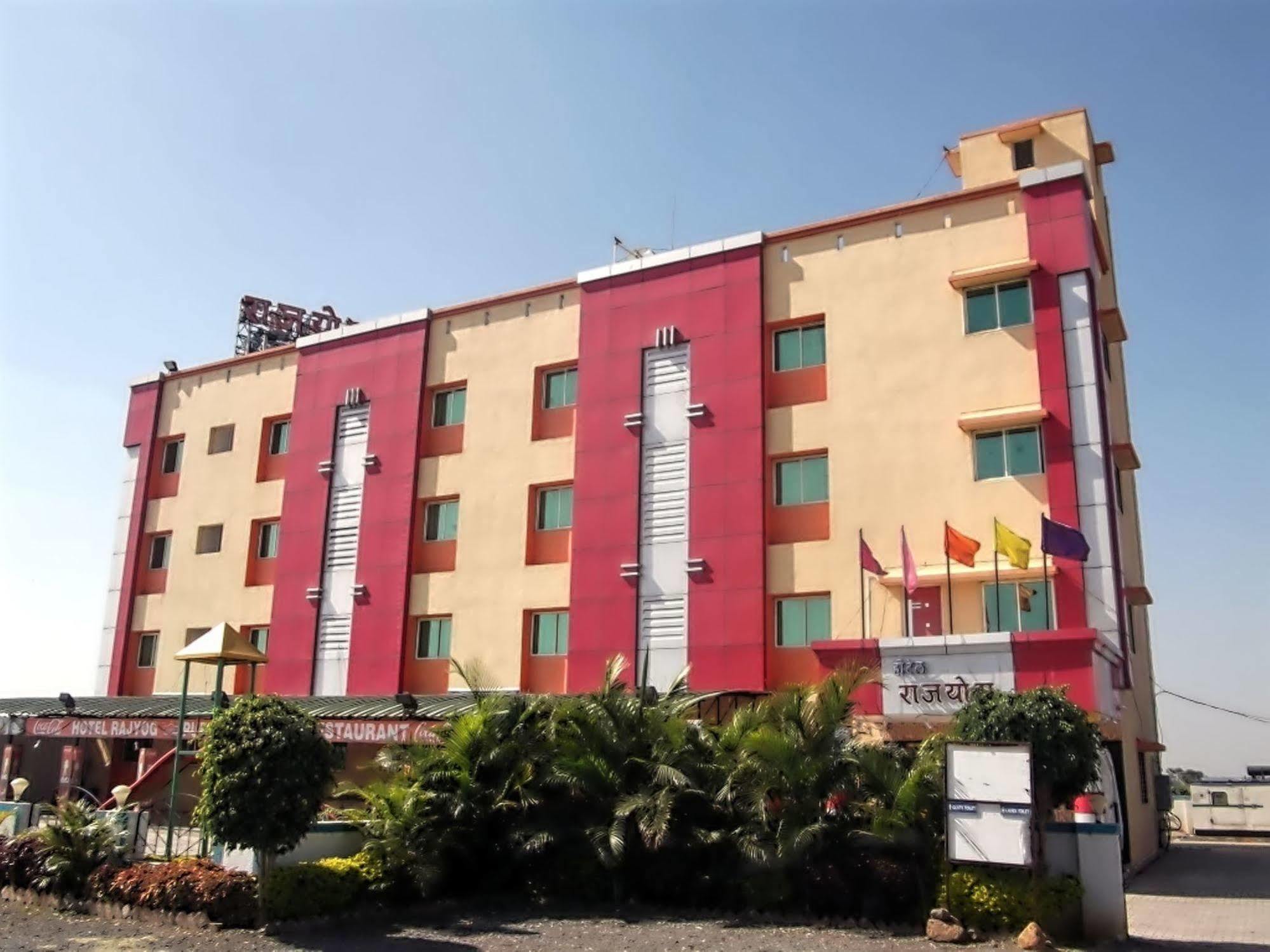 Hotel Rajyog Ranjangaon Ganpati エクステリア 写真