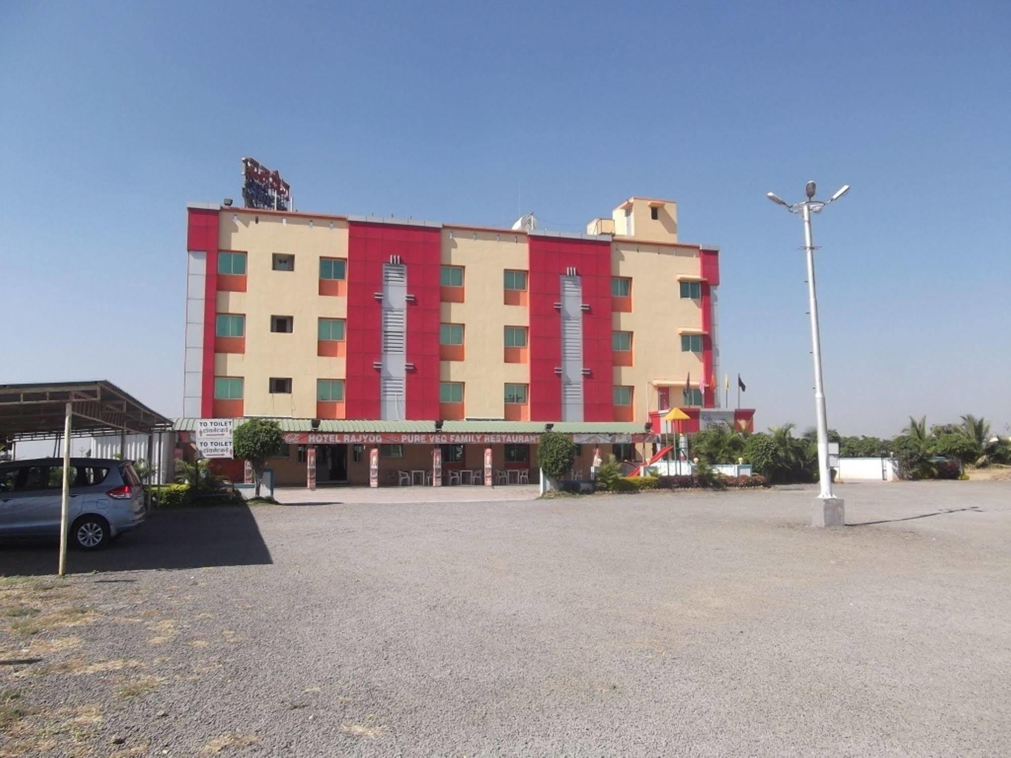 Hotel Rajyog Ranjangaon Ganpati エクステリア 写真